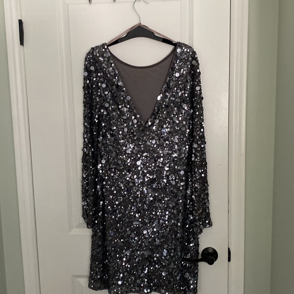 Sequin dress. Silver/Grey - Picture 2 of 2